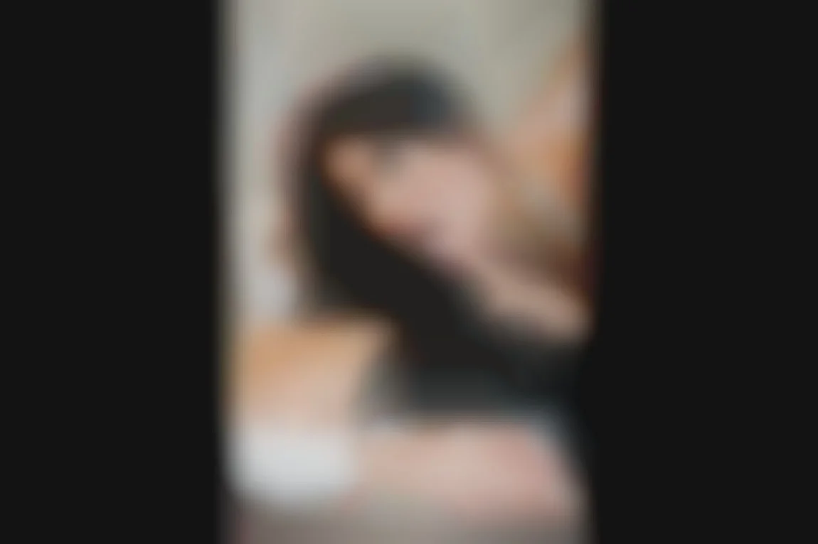 夫の目の前でアナルを犯されるAnissa
