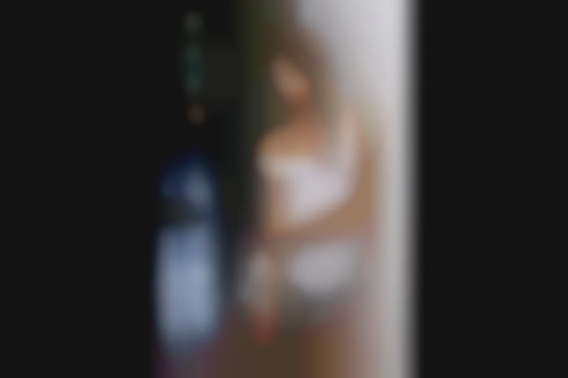 Soirée threesome pour Gina