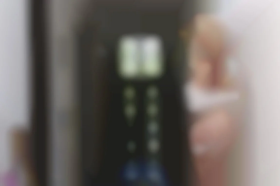 寮で4人の超エッチな成人女子学生とハードセックス