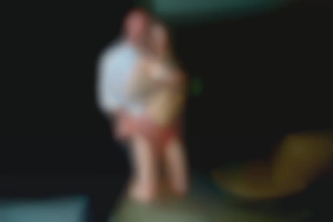 被成熟男人的魅力徹底迷住