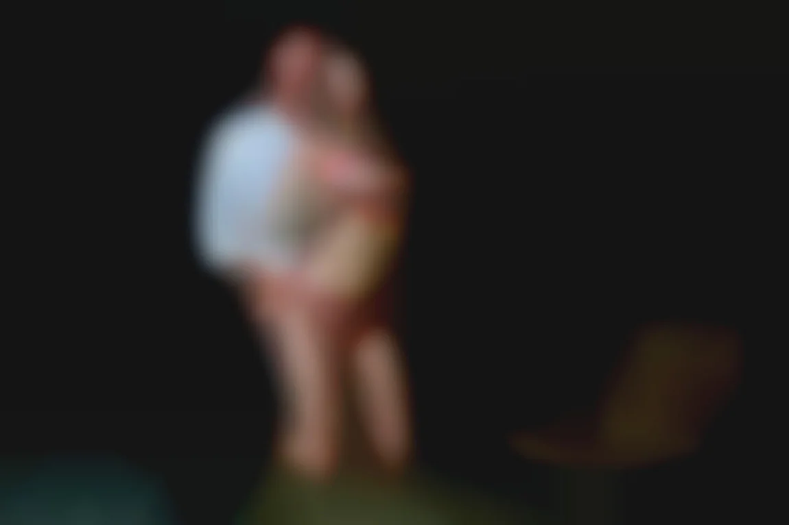 被成熟男人的魅力徹底迷住