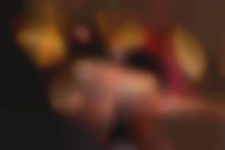 Initiation fetiche et domination hard totale avec gorge et sodo profondes pour la pulpeuse Virginie Caprice