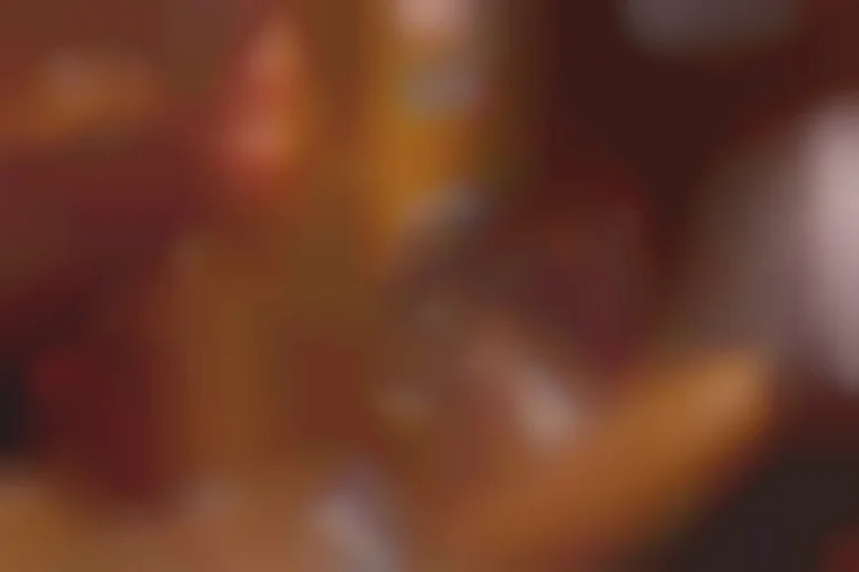 Foot job et baise a fond filmée pour une blonde en feu, avec la torride Daria Glover