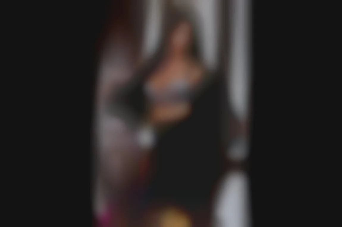 Anissa Kate與兩個男人玩雙穴齊插