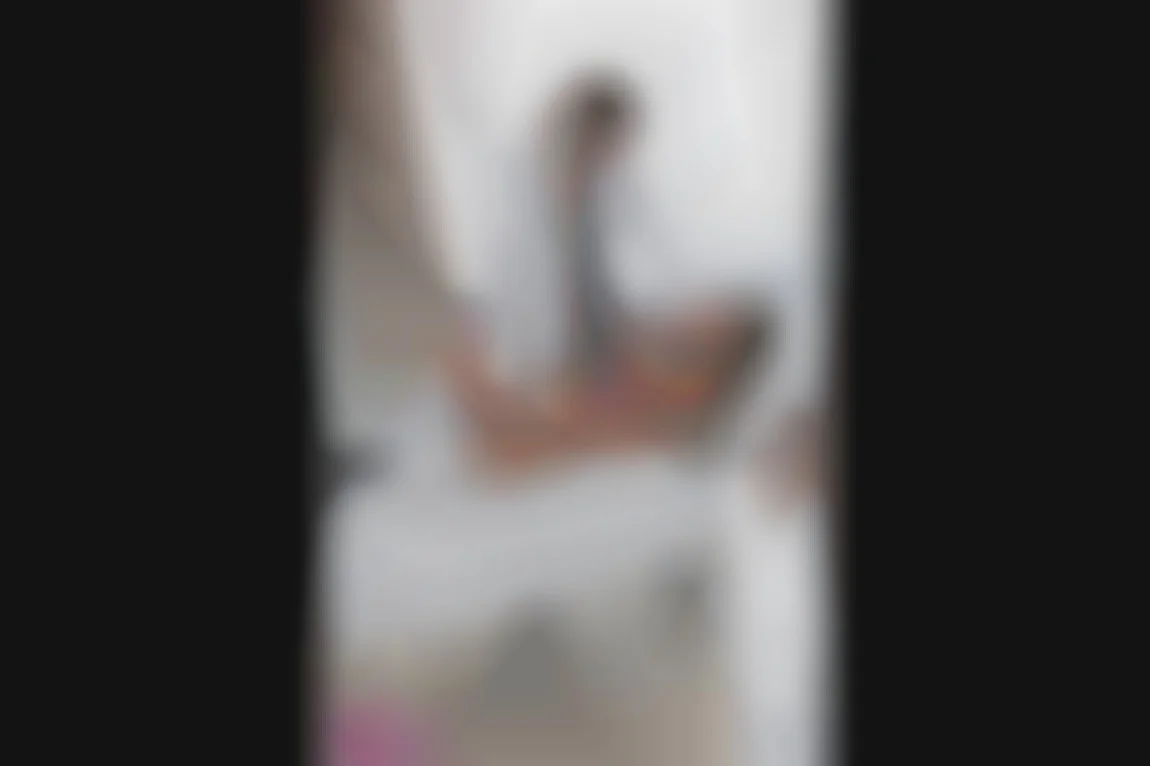 絕色美人 Apolonia Lapiedra 的高潮體檢