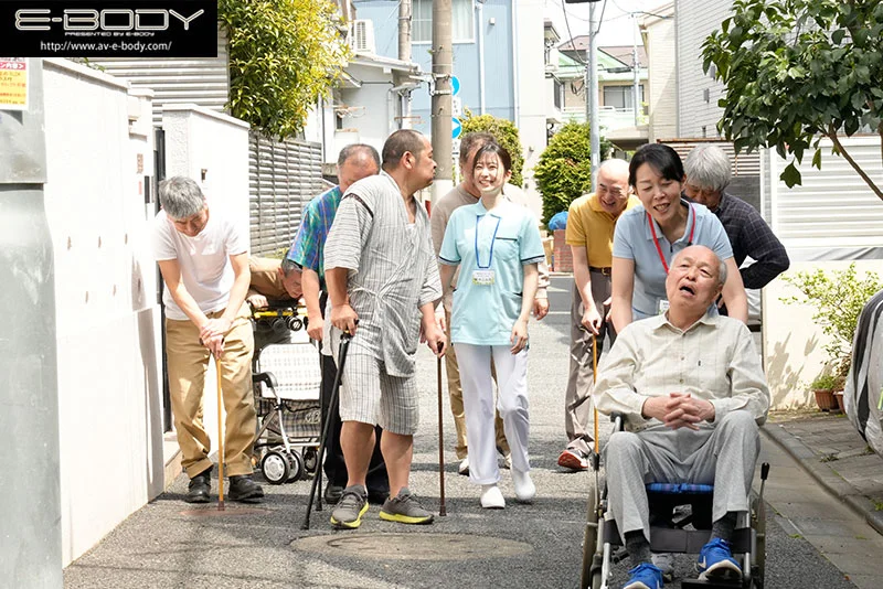 優しくて断れない人妻介護士は 真っ白な女体を高齢者に貪られ… 濃厚こってり計16P乱交