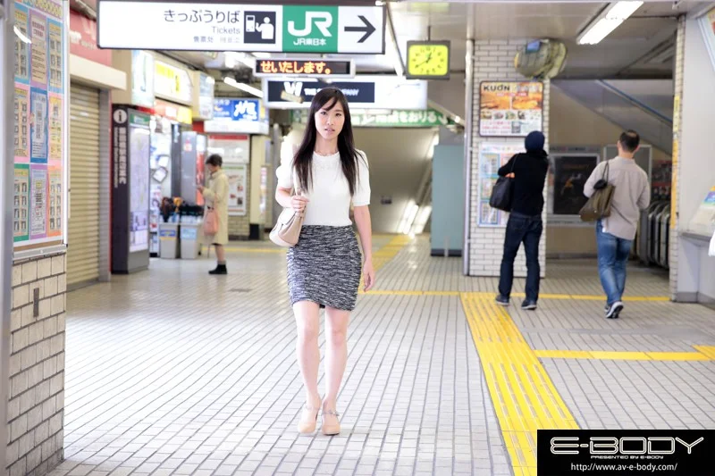 こんなに美しいワケあり8頭身ボディ処女人妻、初めての性交。福田沙耶32歳