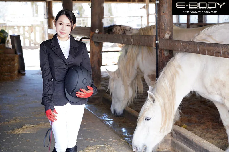 G-Cup Society Wife's Big Adventure: Riding Instructor Mizune Hoshino, 26, Makes Her Porn Debut
