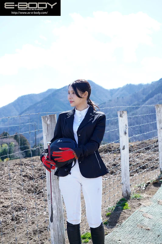 G-Cup Society Wife's Big Adventure: Riding Instructor Mizune Hoshino, 26, Makes Her Porn Debut