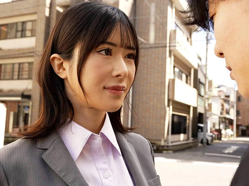 遠端會議中，女上司用扭腰騎乘位避開總部耳目，逼我反覆內射她｜Honoka Tsujii