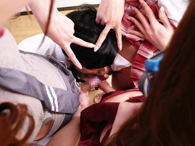 男の娘ガールズバー！聖水、ザーメン飲み放題、超ハーレム4P SEX!