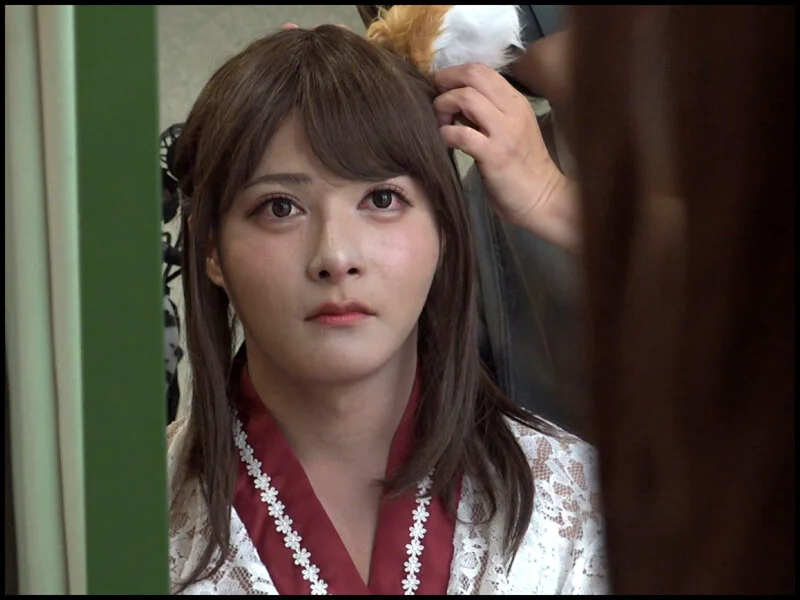 “是美少女吗？不，是成年女装美男子”