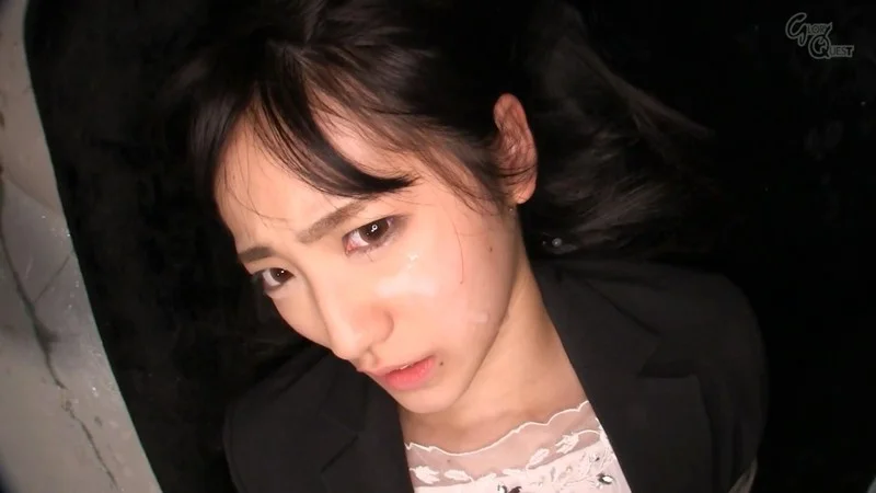 美女踩脸羞辱