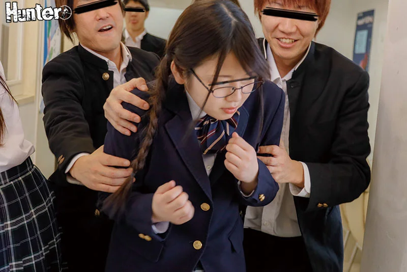 未成熟マンコで汚便所掃除　成人女子高生役の便所レイプ 4時間ベスト