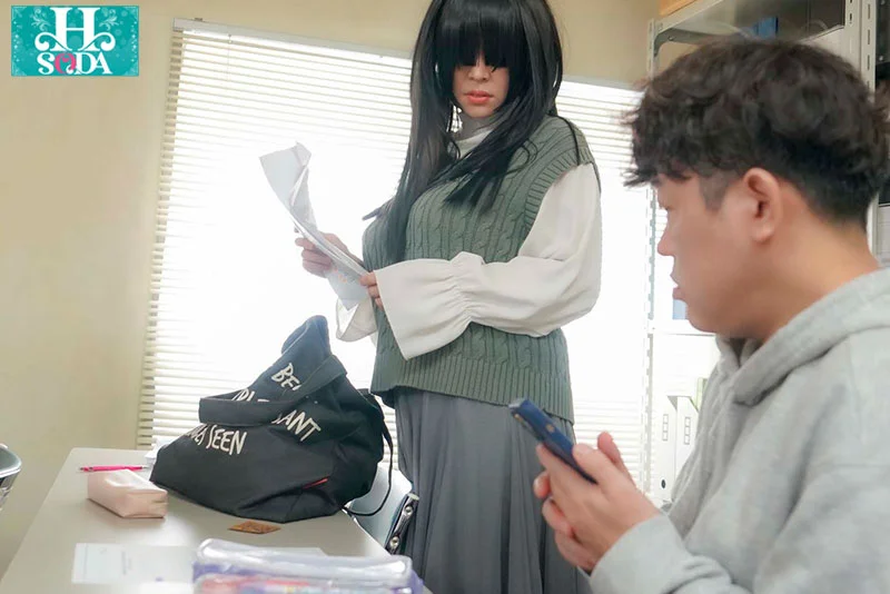 遮眼刘海的低调巨乳理科宅女，换上角色扮演服满足我的淫荡癖好并主动诱惑我