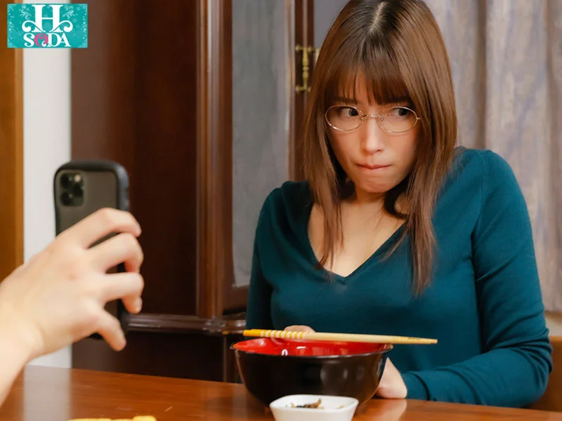 A Prim, Big-Titted Mature Aunt's Sweet Trap: She Lures Her Adult Nephew with an Explicit Selfie and Craves Creampies Every Day