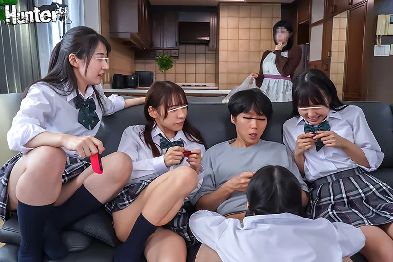 “拿哥哥玩惩罚游戏”开始！第2集：成年妹妹和朋友闯入房间露内裤，玩法一路升级