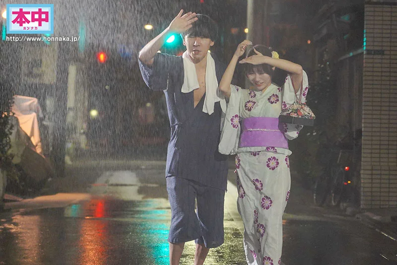 花火大会の夜、狂わせた突然の大雨　幼馴染のクラスメイトと駆け込んだラブホ相部屋雨宿り中出し