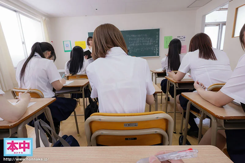 席替えVR　男は僕ひとりだけのクラスであの子もこの子も僕の隣の席をねらってる！？