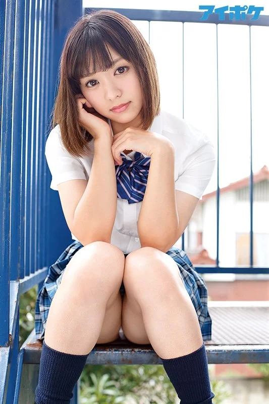 「トロけるくらいキスしてあげる…」 中年好き小悪魔制服少女のべろキス誘惑