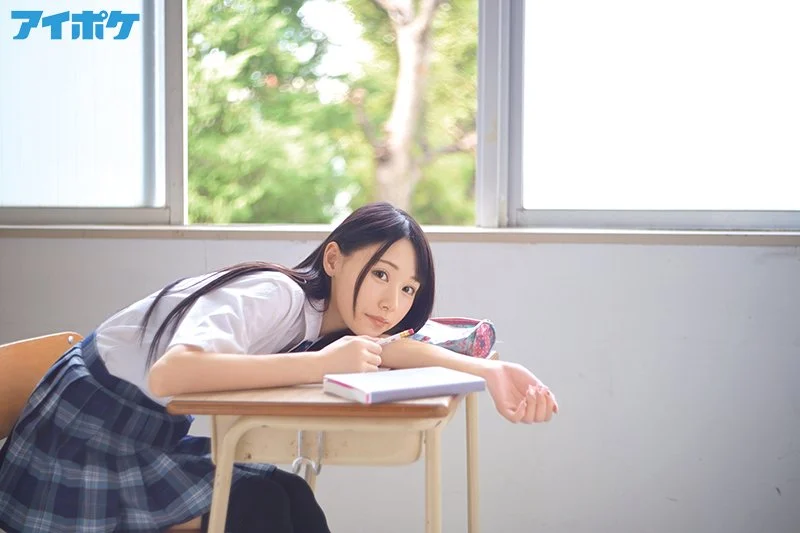 ねぇねぇエッチしちゃう？ めちゃカワ制服美少女とパコパコ学園性活