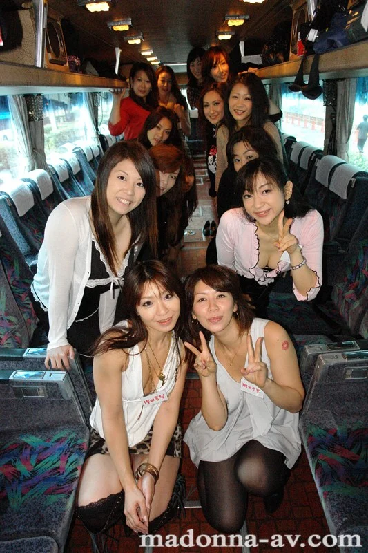 Madonna Fan Gathering: Mixed-Bathing Hot-Spring Bus Tour with Gorgeous Mature Women 4 - Madonna’s 5th Anniversary Thank-You Special