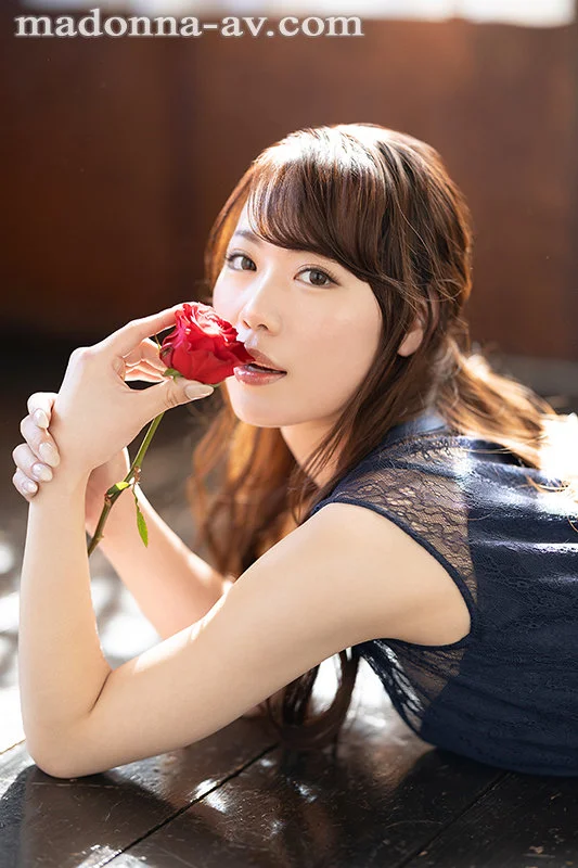 No Thorny Beauty Yes Married Woman with Openness Mizuki Oka 28 Years Old AVDebut!!