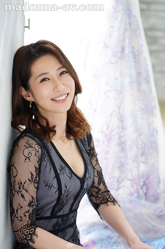 I love my penis so much that I inserted it and it was like a different person. Married woman Nagashima Saori 34 years old AV Debut