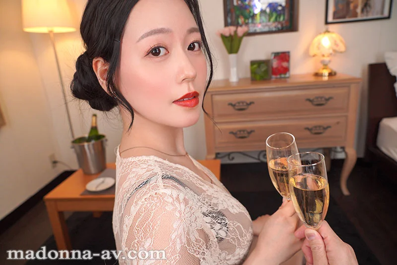 超高画質８K 初VR岬ひかり「終電、なくなっちゃったみたいですね…。」 結婚式の二次会終わり 新婦の友人・ひかりさんと まさかのワンナイトラブSEX
