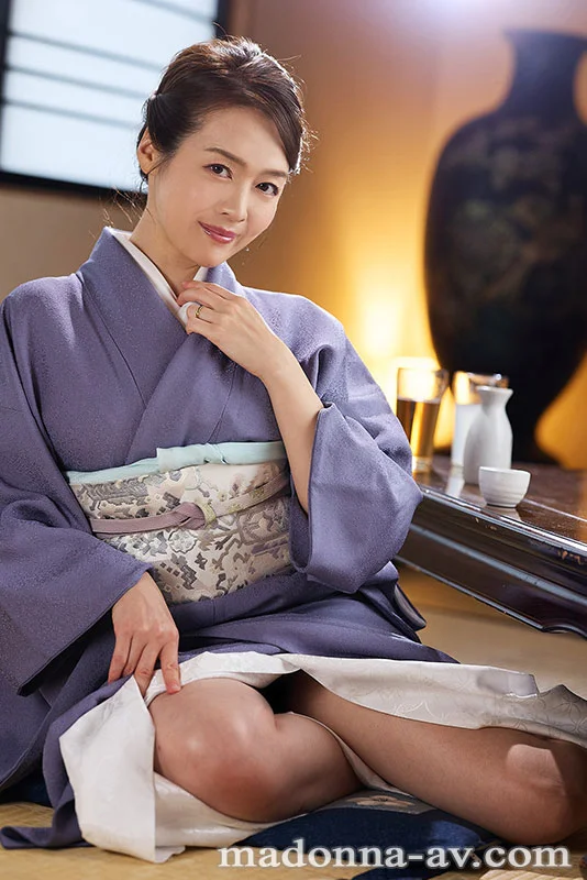 超高画質８K 「ウチ、男の人にはちょっと厳しいんやで(笑)」 イケずな彼女の母（京都弁）かんなさんに試された僕 耳元で淫語を囁かれながらひたすら焦らされて 交際を認めてもらうまで射精管理され続けた。
