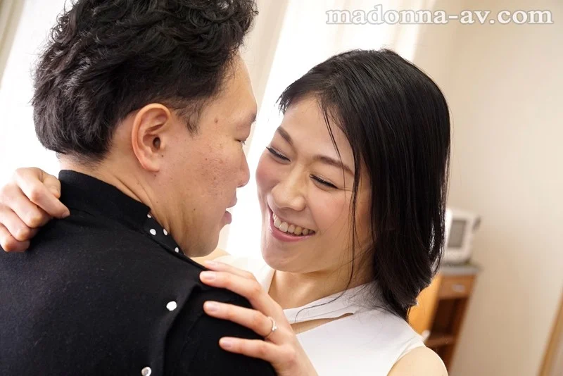 初撮り本物人妻 AV出演ドキュメント 恥ずかしいほど敏感な水泳インストラクター 平野里実 36歳 AVデビュー!!