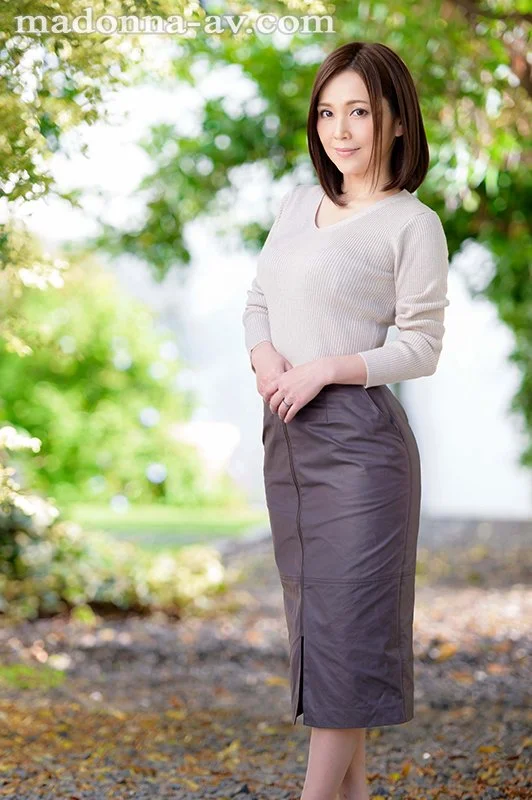 43-Year-Old Married Former Local TV Announcer Tomoka Takase Makes Her Porn Debut!