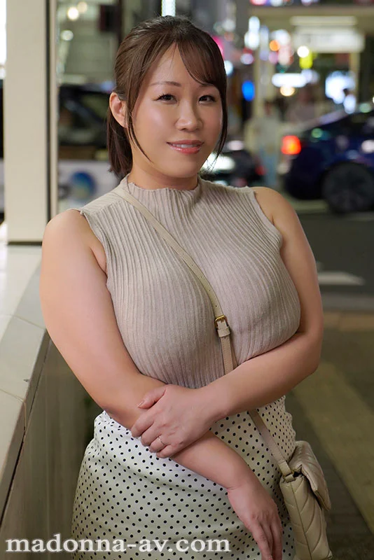 これぞ爆乳、これぞ名器―。どんな男も3分でイキ果ててしまうLカップ人妻 豊田怜花 43歳 AV DEBUT