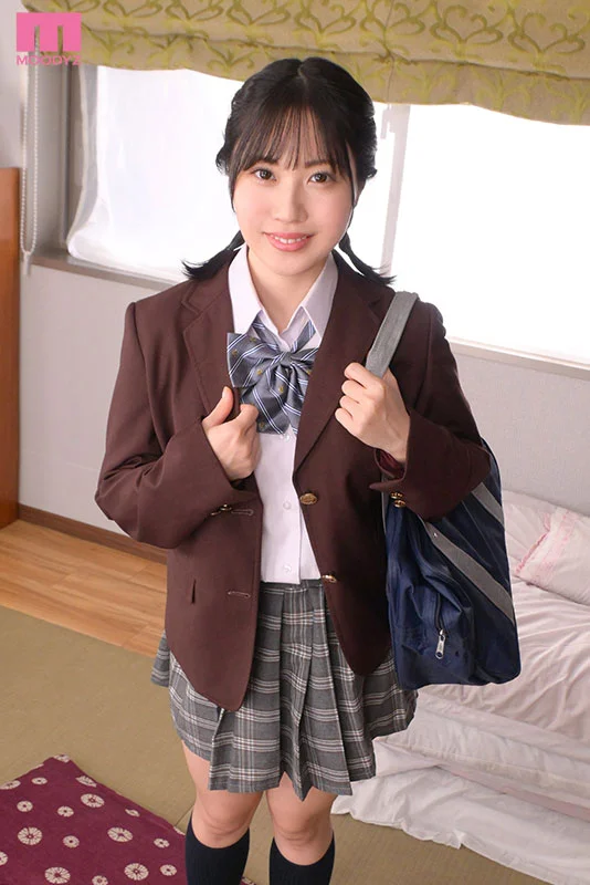 白嫩娇小成年女友×G杯巨乳，制服温泉约会甜蜜做爱