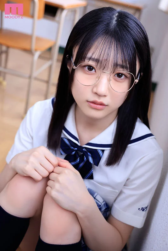 いつもボッチの地味っ子文学少女は都合のイイぼくら専用のザーメンシャワーオナペット