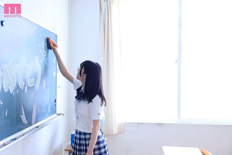 いつもボッチの地味っ子文学少女は都合のイイぼくら専用のザーメンシャワーオナペット