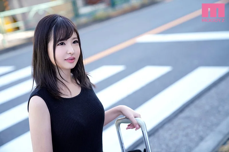 An idol soapland girl who is known for being a "cute big-breasted bubble girl" has been transformed into an AV! Kumamoto's No. 1 Hoodle, who is extremely charming, makes her MOODYZ debut!