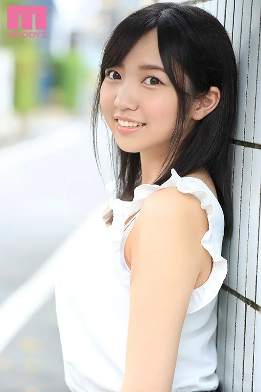 新人19歳 はじめまして、改名八乙女ななです。本物アイドルAV DEBUT! ファンイベントでも接触ナシだったあの娘がチ〇ポはすぐ触っちゃうなんて…!!!