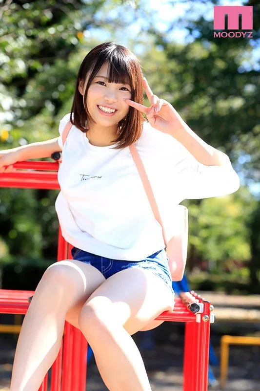 新人19歳超やんちゃな博多っ娘♪性格は中学生並みに無邪気なのにチ〇ポがバカになる程高速杭打ち騎乗位が上手すぎて緊急上京即AVデビュー