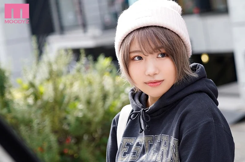 Newcomer, 20: Slightly Chubby, Stylish Short-Haired Woman from a Small Koenji Vintage Shop Makes Her Porn Debut