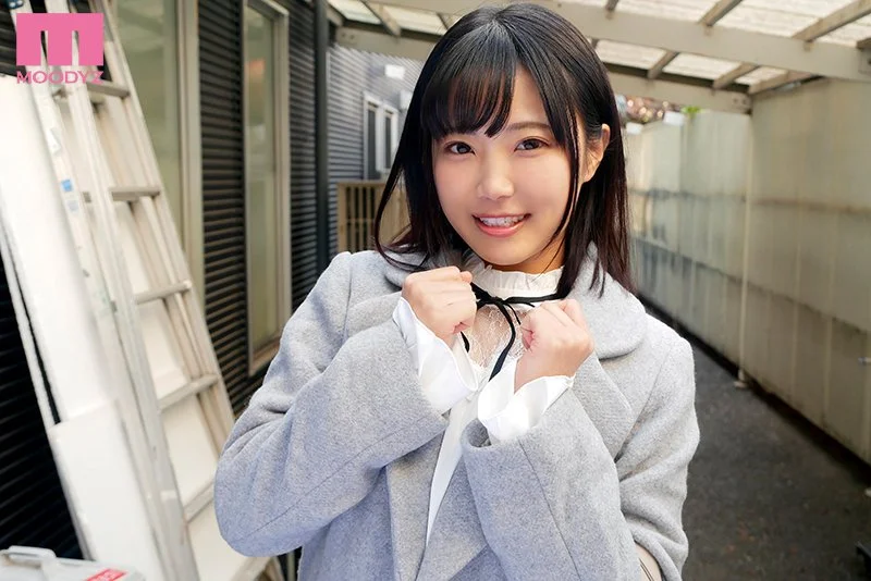 Newcomer, 20 years old Hisaka Ryona AVDEBUT A popular child actor who appeared in dramas and commercials 10 years ago! He is now a current female university student at a prestigious university who has retired from the entertainment industry!