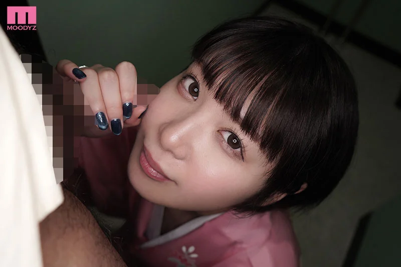 Newcomer: Young Hostess from an Exclusive Roppongi Club Loved by Celebrities Strips Off Her Kimono for Her Porn Debut
