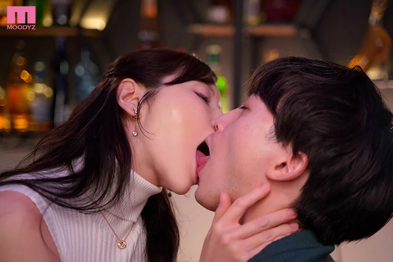 パート先で見つけたうんと年下の男のコを甘やかし美魔女の接吻レクチャーで私好みに飼い慣らす
