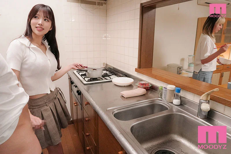 【主觀】×【立即裸露】×【10個角落】如果我女朋友最好的朋友鎖定了我，被發現了，我的生命將立即結束。全油門靜音反向NTR，享受近距離放蕩技巧的快感