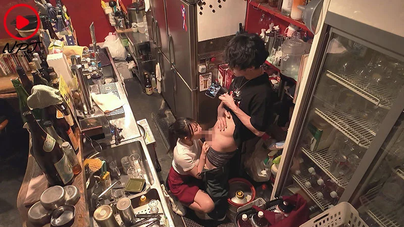 随叫随到的成年女大学生兼职后辈炮友，见面就口交、马上开干
