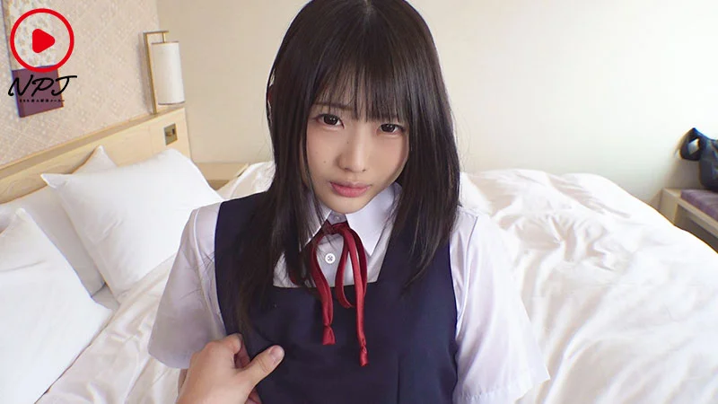 修学旅行で来ていた微乳の成人女子校生ロールプレイ女性を、自由時間の2時間ハメまくった（笑）ネットで知り合った初対面のおじさんにリアルで会ったが最後。断り切れず、中出しまでされてしまった無垢な女性。