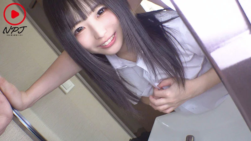 修学旅行で来ていた微乳の成人女子校生ロールプレイ女性を、自由時間の2時間ハメまくった（笑）ネットで知り合った初対面のおじさんにリアルで会ったが最後。断り切れず、中出しまでされてしまった無垢な女性。