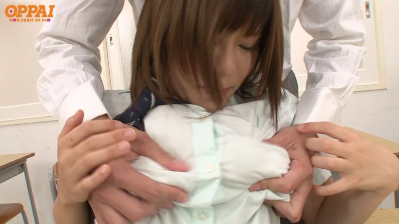 童颜巨乳成年高中生角色扮演：拒绝不了年长男人的肉棒