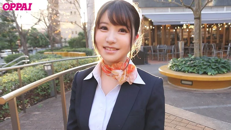 Hカップ神尻グラマラス!現役キャビンアテンダントAVデビュー 上品でおしとやか…でも最高級に下品な中出しを求めるスケベな女