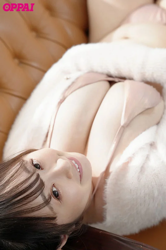病院に内緒でエッチな撮影会もたまにしちゃってるIcupの巨乳看護師AVデビュー！！